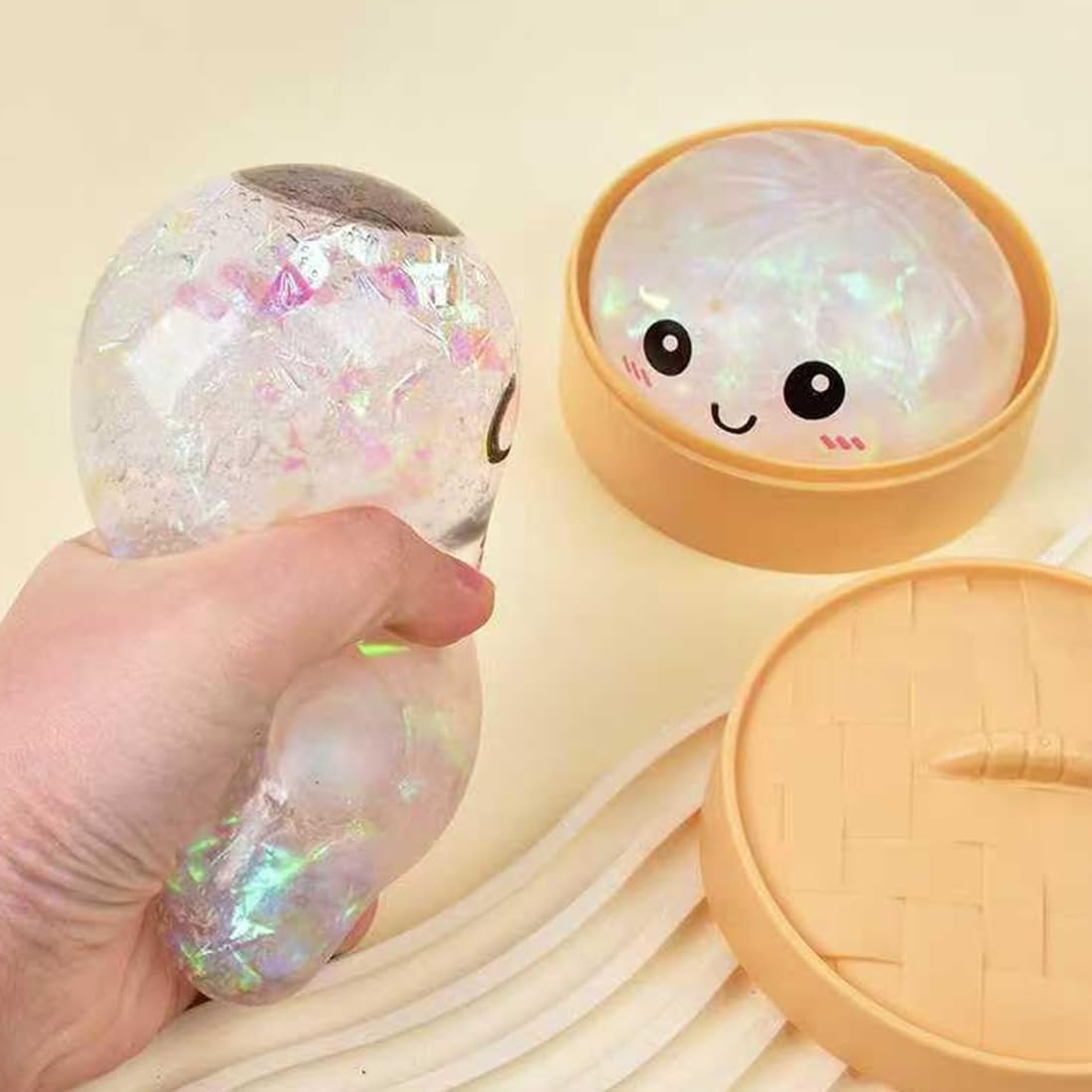 Dumpling Squishy Mystery mit Dampfgarer-Box, 2er, 9,5cm Durchmesser, Anti Stress Spielzeug zum Quetschen, weiches Squeeze Toy, zufällige Variante, Geschenkidee für Kinder und Erwachsene (2) - 5