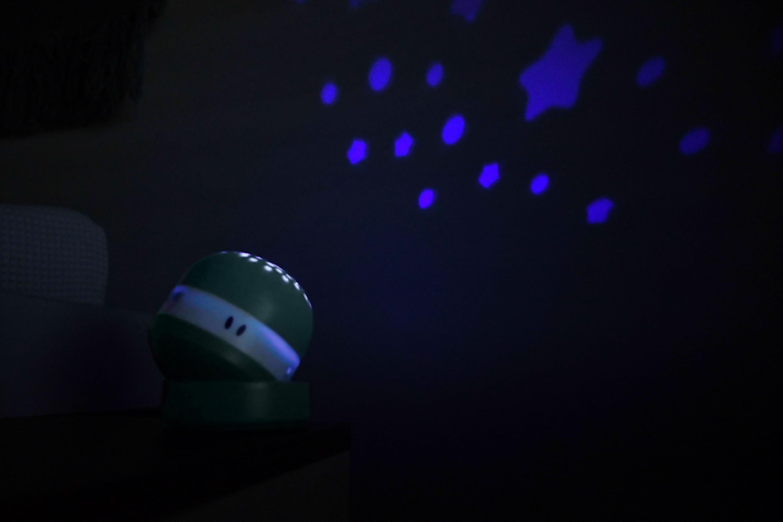 BÉABA, Veilleuse Bébé avec Ciel Étoilé 3 Couleurs, 9 Sons Relaxants (4 Nature, 4 Berceuses,1 Bruit Blanc), Détecteur de Pleurs, Autonomie 100h, Recharge USB, Transportable, Pixie Projector, Vert Sauge