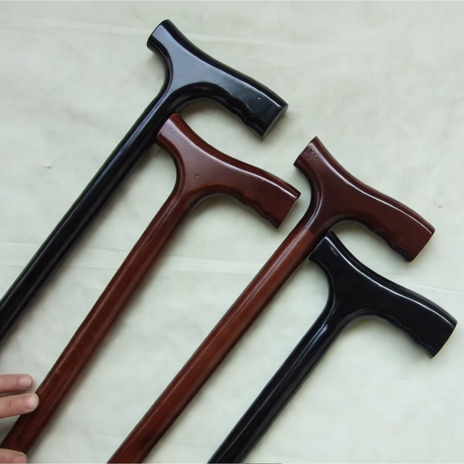Bastone da Passeggio Rosso In Legno Massello con Manico Ergonomico, Leggero Presa Confortevole per Supporto Anziani, Viaggio, Regalo & Uso Quotidiano
