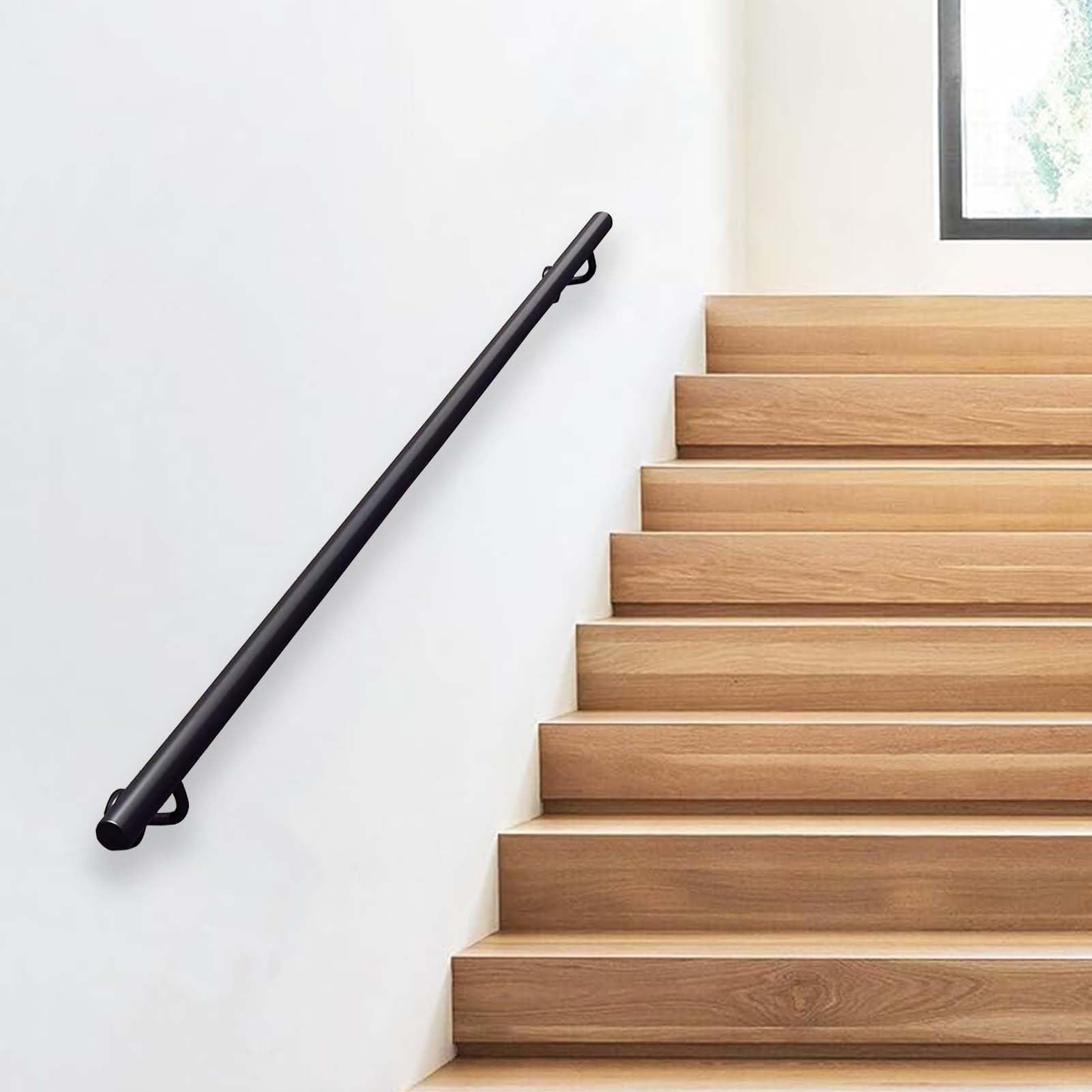Rampe d'escalier noire de 500cm pour sécuriser l'accès de votre loft moderne
