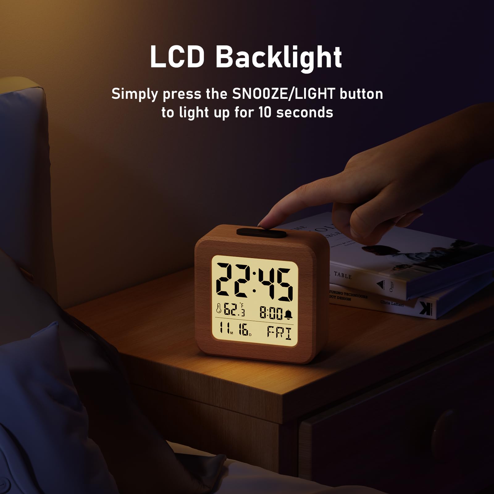 CHEREEKI Reloj a pilas con caja de madera real, alarma fuerte, repetición, sensor de luz automático, visualización de temperatura, fecha y día de la semana (3 pilas AAA incluidas)
