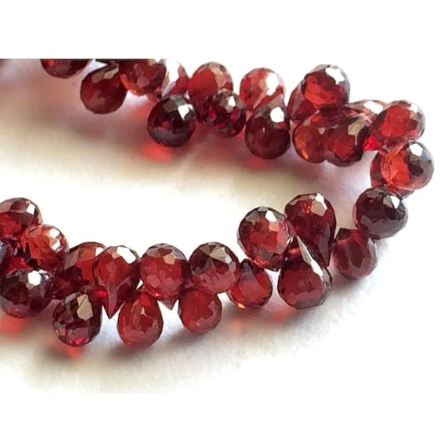 Perles de grenat briolette LKBEADS pour remplacer des pierres sur un bijou ancien