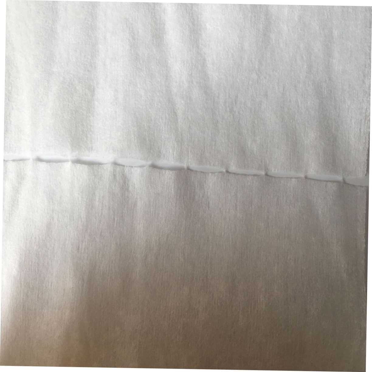 Einlagige Vliesstoff Tuchrolle 600 Blatt Weiß, Perforiert