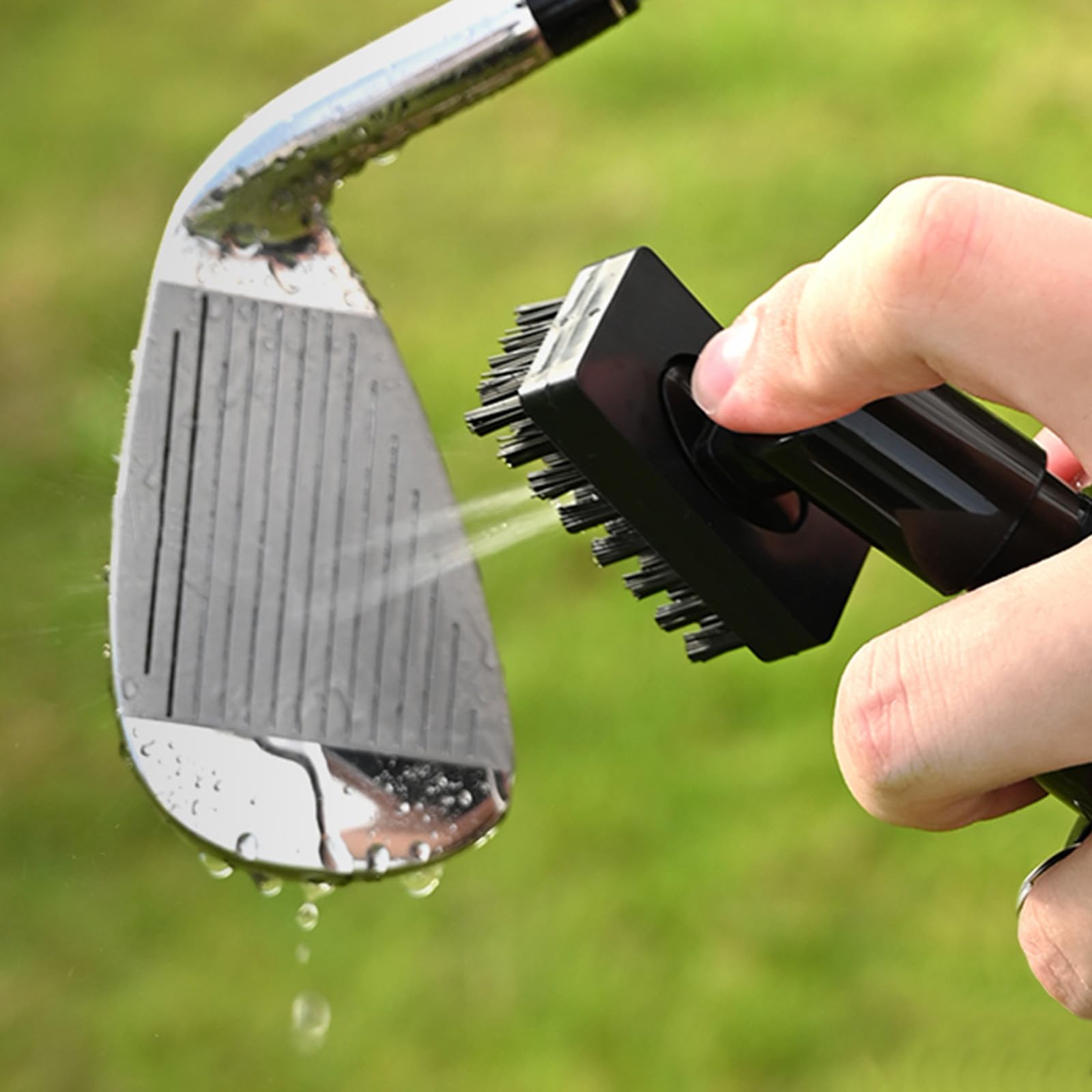 Cepillo limpiador de palos de golf con botella de spray, capacidad para 5 onzas de agua, herramientas de limpieza de golf portátiles y kits de limpieza de ranuras que son más ecológicos