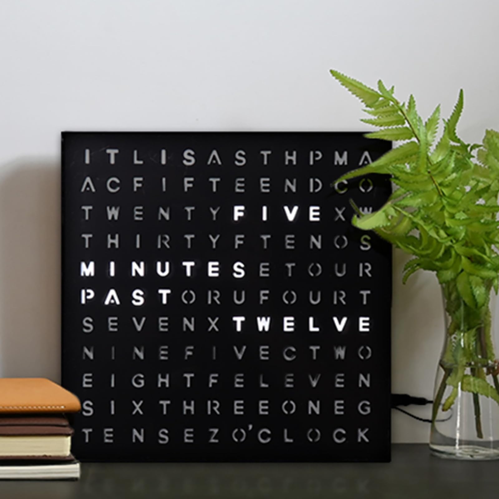 Orologio a Parole LED Illuminato, Orologio da Scrivania Elettronico, con Doppia Opzione di Posizionamento, Parete o Scrivania, Regolazione Multi-Modalità e Display a Testo Luminoso, Nero