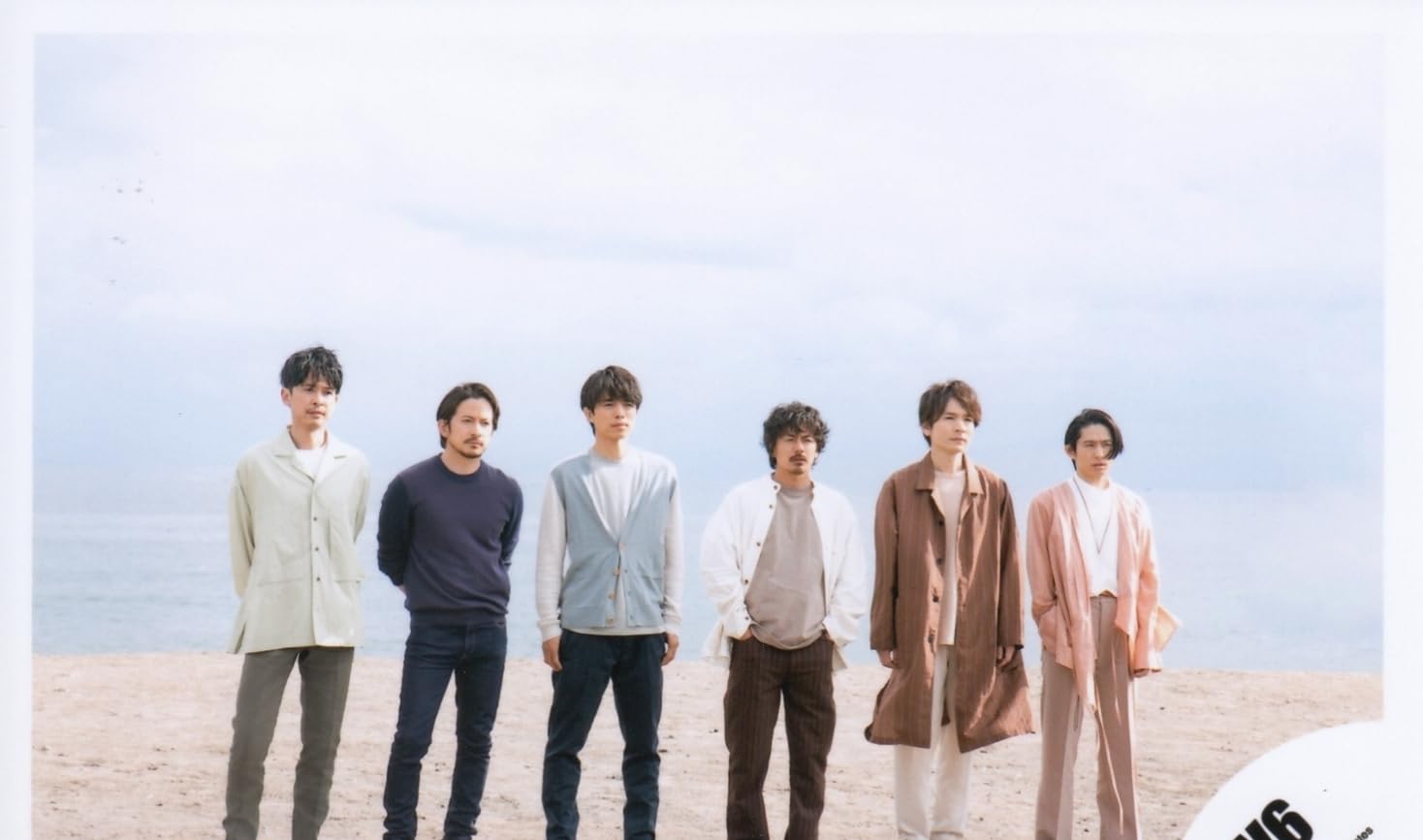 Amazon.co.jp: V6 公式生写真（集合）VA00220 : おもちゃ