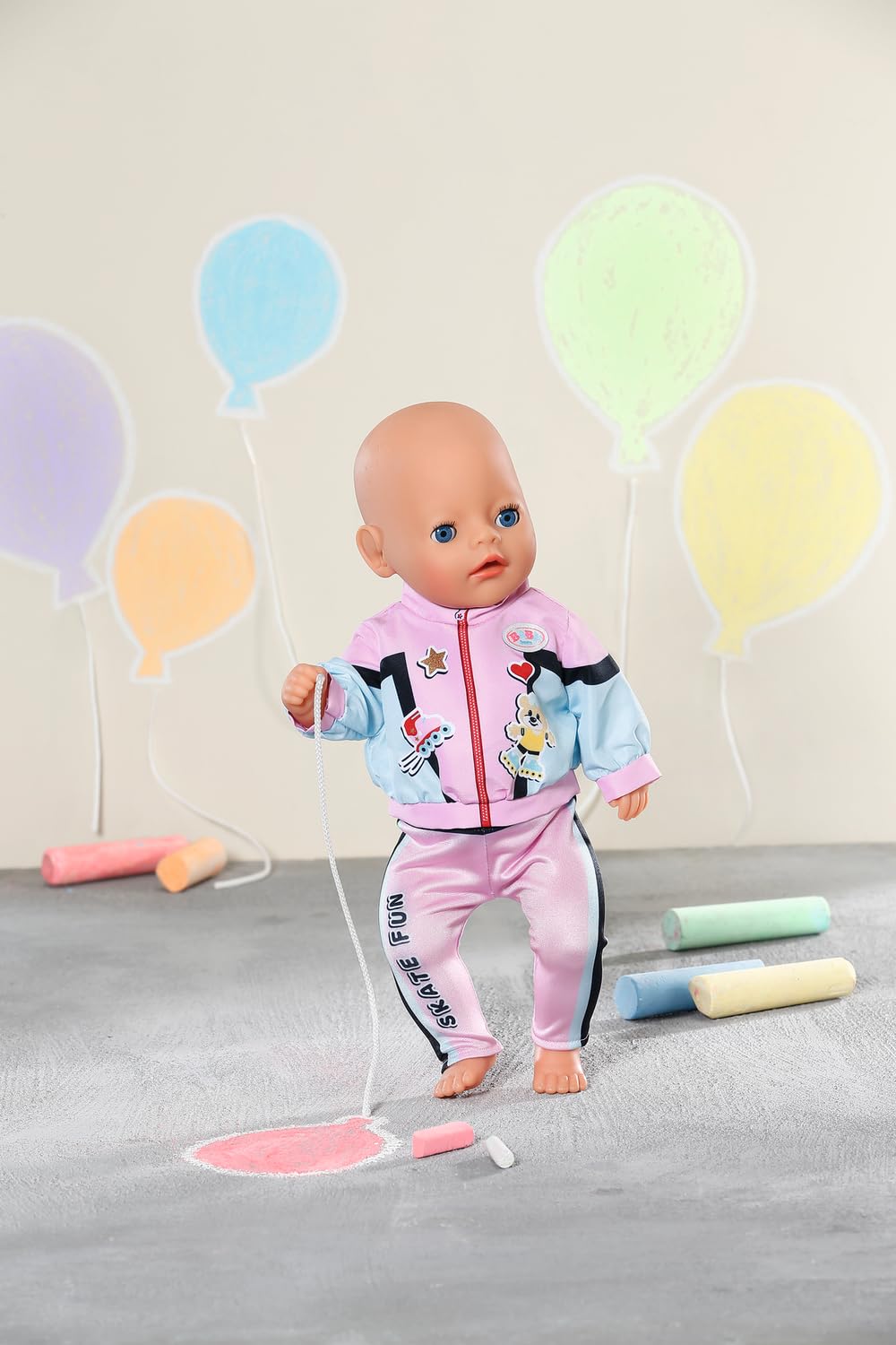 BABY born Mały dres do joggingu 836347 – dwuczęściowy garnitur z pasującymi spodniami, kurtką i wieszakiem dla lalek 36 cm, łatwy do samodzielnego założenia - odpowiedni dla dzieci od 1 roku życia