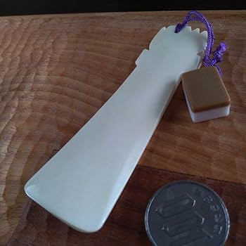 世界遺産奈良高級鹿角細工彫刻アート工芸品靴べら麻雀牌根付きストラップ付き昭和宝物 Amazon.co.jp: 世界遺産奈良高級鹿角細工彫刻アート工芸品靴べら