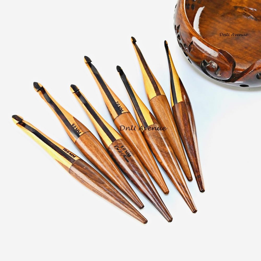 Häkelnadel Set aus Holz (7 Stück mit Schüssel) – Ergonomische Häkelnadeln aus Palisander, Größen 4 mm – 10 mm by DnU Avenue