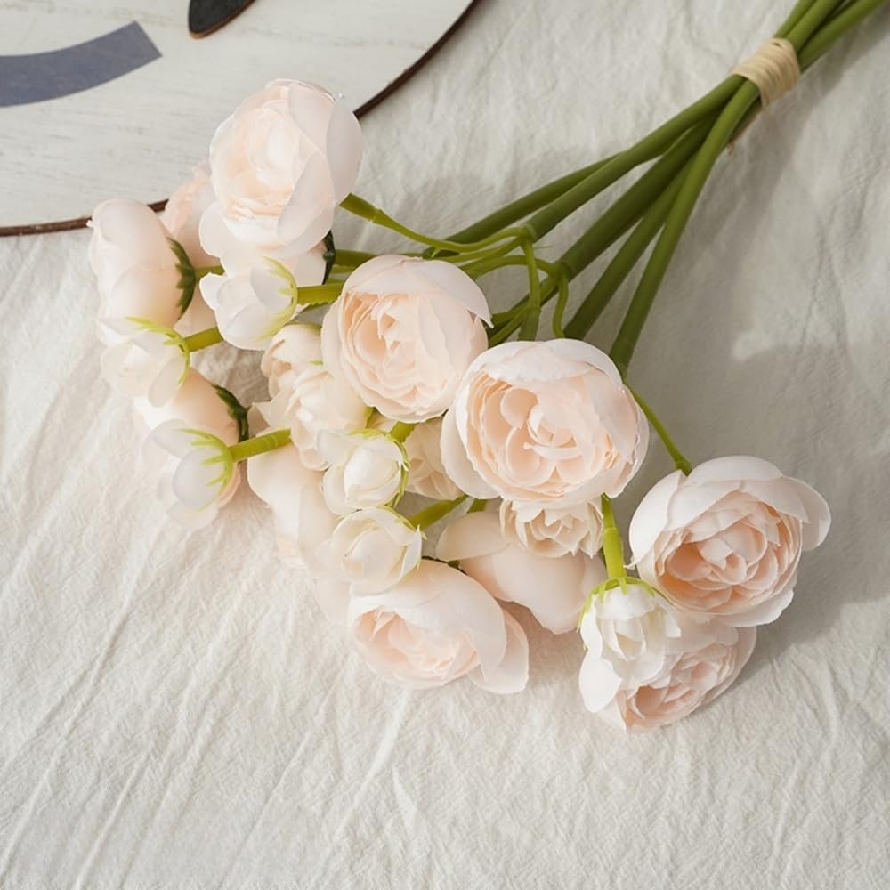 Renoncules artificielles de mariage pour illuminer vos centres de table festifs