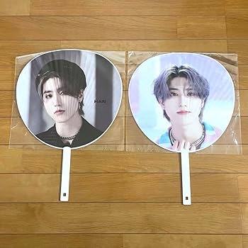 スキズ ハン サイン入り うちわ スキズ ハン うちわ 公式 - メルカリ