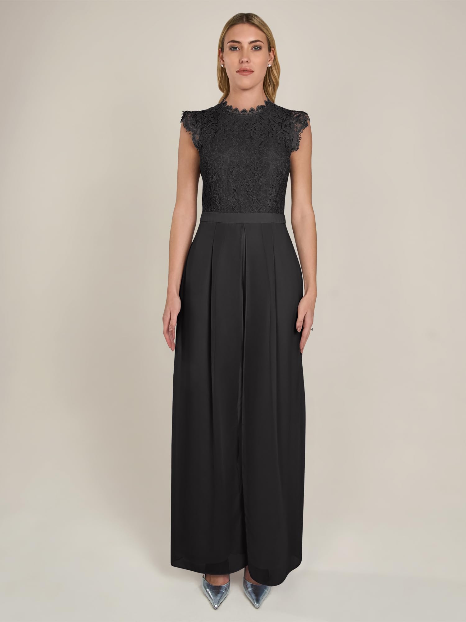 APART Overall mit Spitzenoberteil und aus hochwertigem Material,