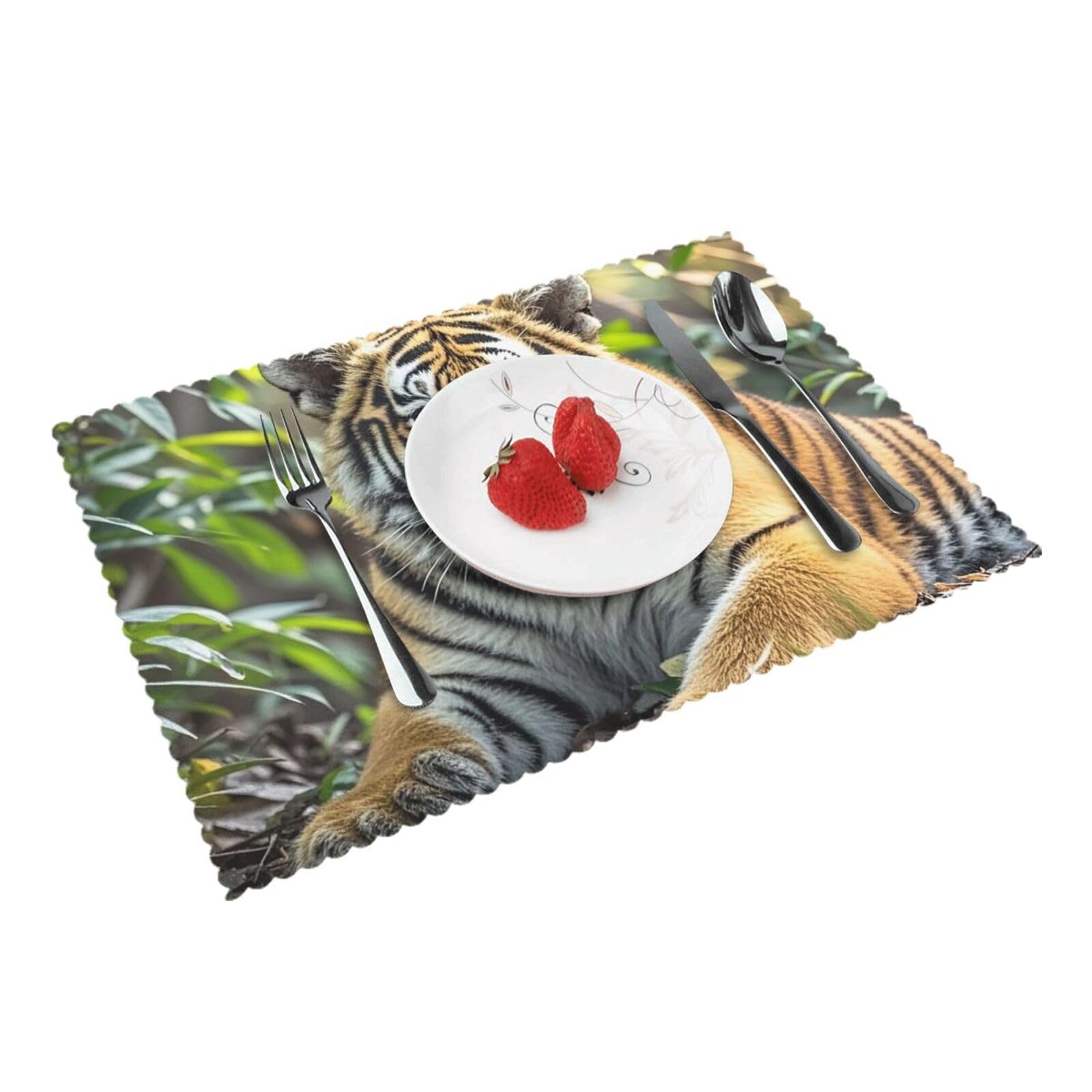 Placemats Set of 4 Heat Resistant Woven Place Mats for Dining Table Big Tiger Placemats Washable Wipeable PVC Table Mats Indoor/Outdoor Place Mats for Party Kitchen Decor 30x45 cm