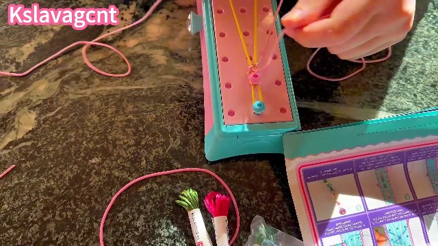 Kit De 98 Piezas Para Hacer Pulseras De La Amistad – Telar, Hilos Y Hebillas – Manualidades Creativas Para Niñas De 7 A 12 Años