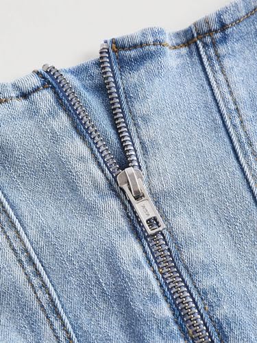 WDIRARA Women's Square Neck Sleeveless Zip Back Asymmetrical Denim Tank Crop Top3