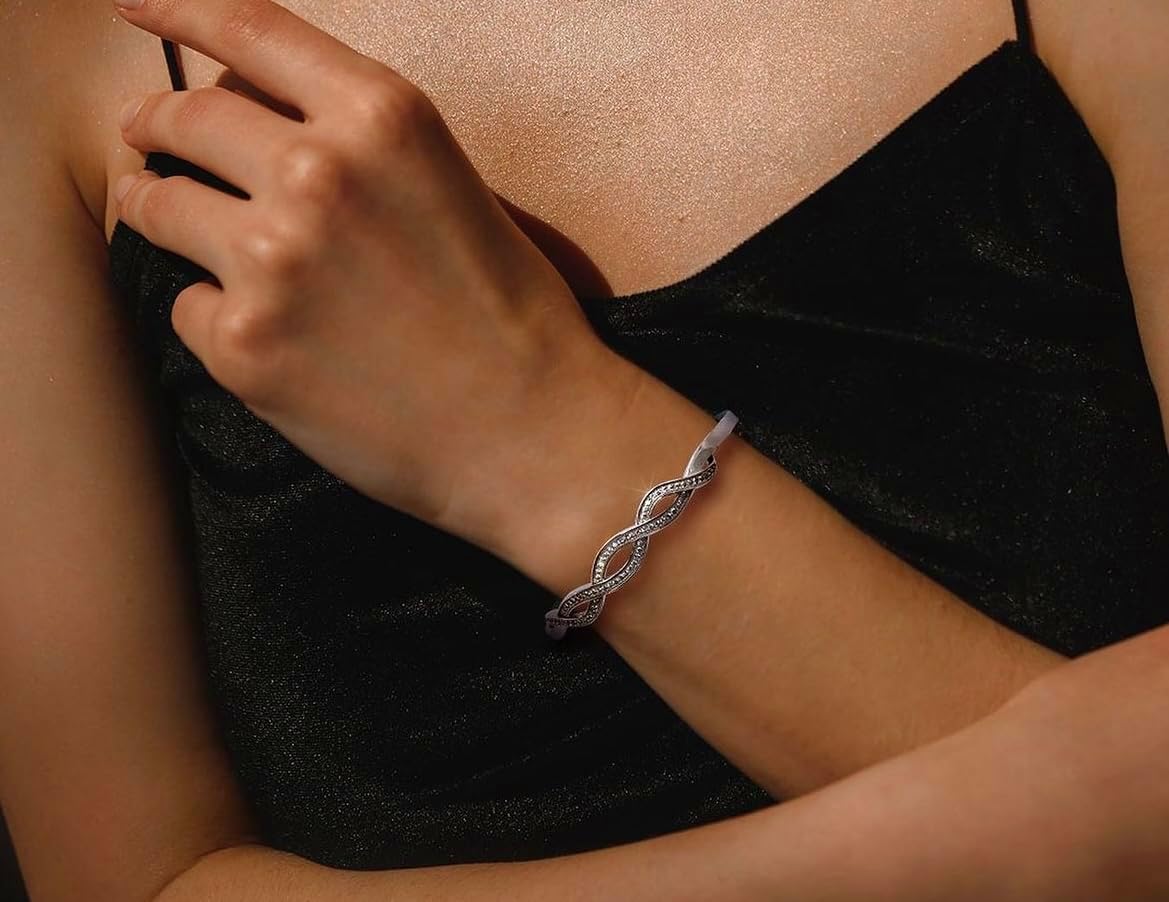 S925 シルバーバングルブレスレット 女性用 流行に左右されない洗練さ 繊細なデザイン エレガントな女性用スターリングシルバーブレ