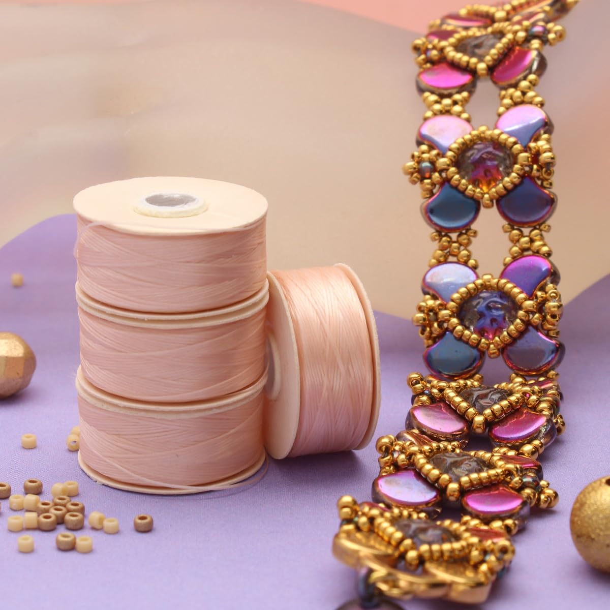 The Beadsmith Nymo nić – 10 sztuk, różowy kolor niemowlęcy, rozmiar B, średnica 20 mm, szpula 72 metrów, wykonana z nylonu, do haftowania i tkania koralików, Off Loom i Loom oraz projekty