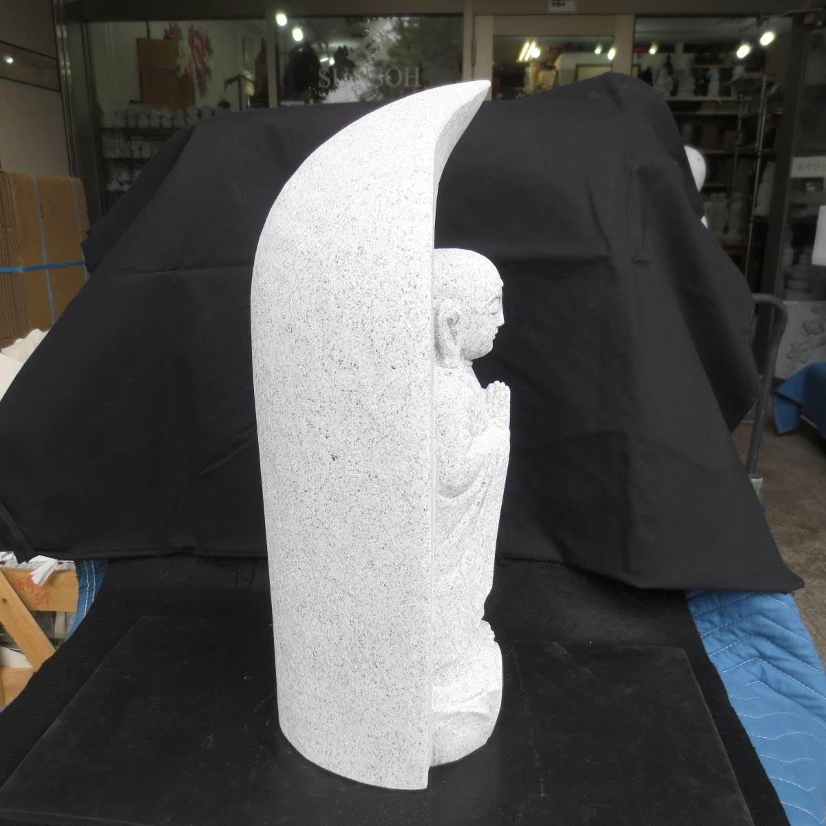Amazon.co.jp: サンソー 舟形地蔵 御影石 お地蔵さん H47cm W25cm
