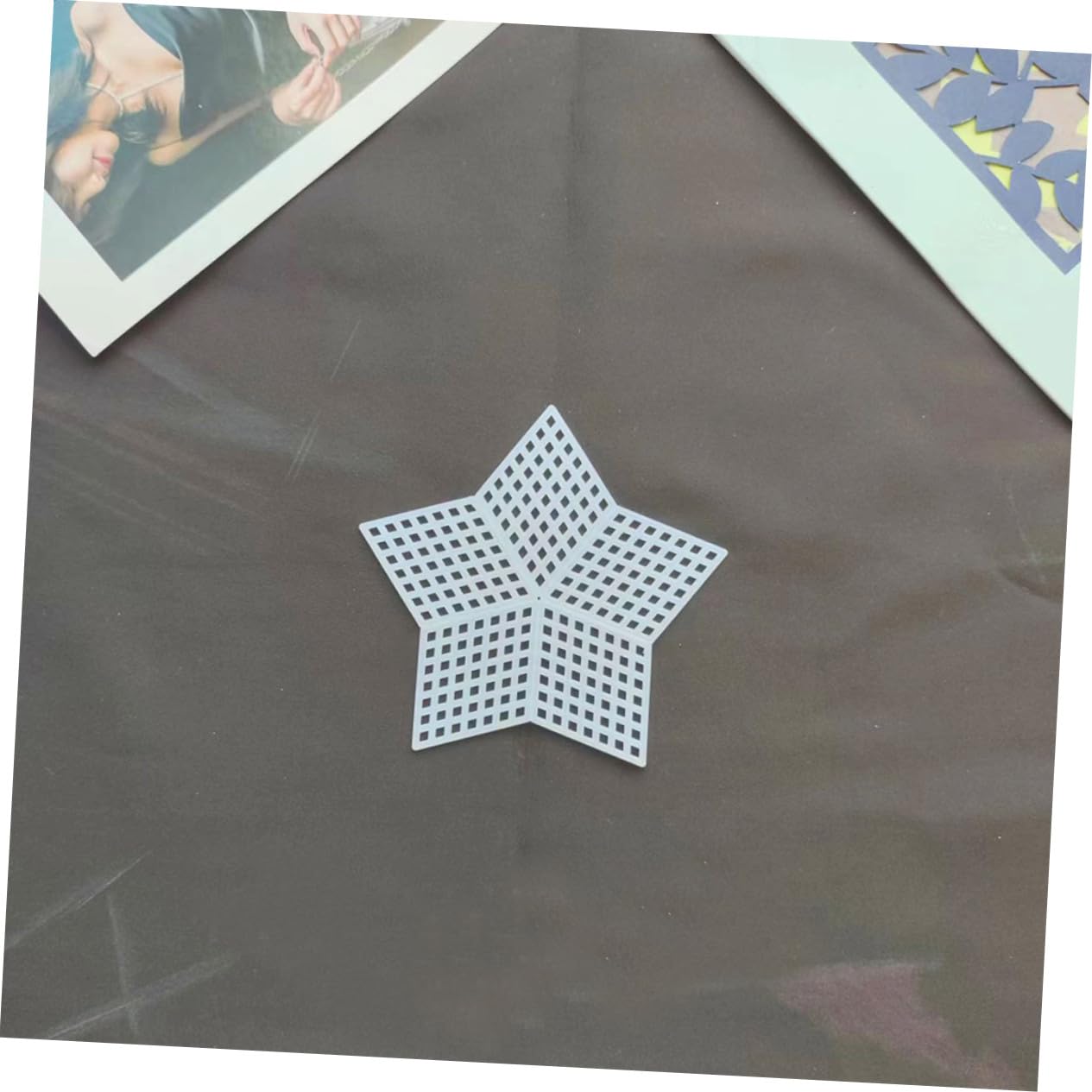 Allazone 37 STKS Doorzichtige Plastic Mesh Canvas Vellen voor Borduurwerk, Plastic Canvas Plastic Mesh Bladen met 2 Kleur Acryl Garen voor DIY Naaien Tas