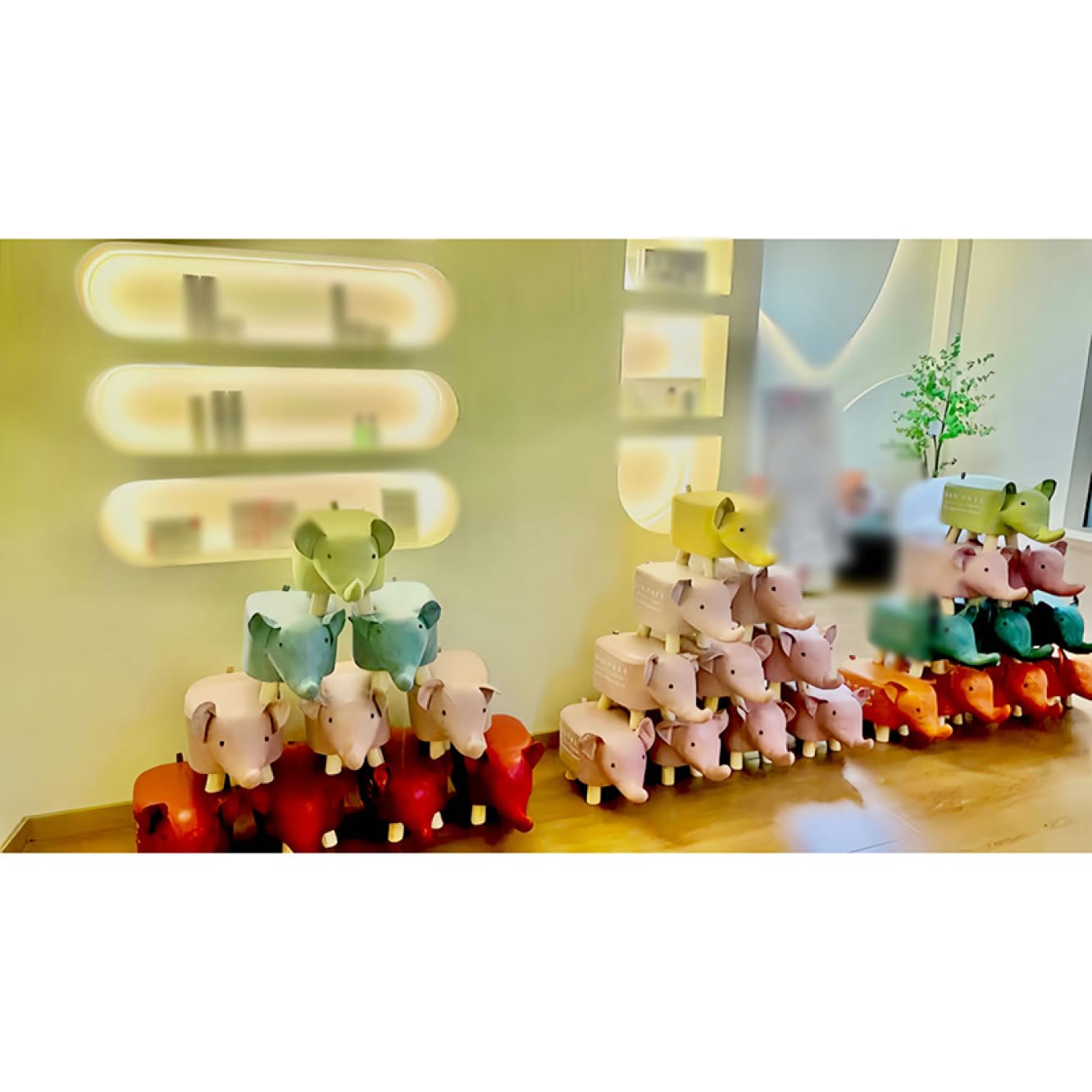 ヴィンテージ✨スペイン製三つ脚スツール店舗什器花台折り畳み式