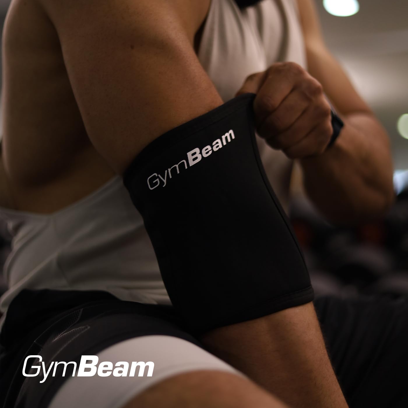 GymBeam Gomitiera in Neoprene per Palestra ed Epicondilite, Stabilizzatore del Gomito, Flessibile e Confortevole, Tutore per il Gomito, Ideale per Uomo e Donna