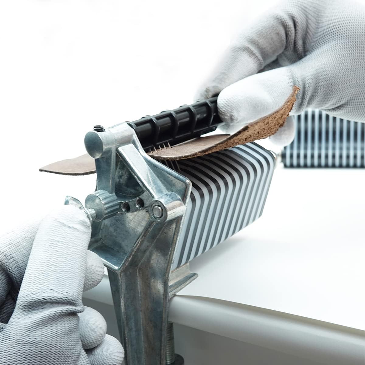 Spitzenschneider für Tischplatten aus Leder, Lederstreifen-Schneidwerkzeug, Tisch-Spitzenschneider, Flechtstreifen, Gürtel, Spitzenschneider, Lederriemenschneider zum Schneiden von Spitzengürtel