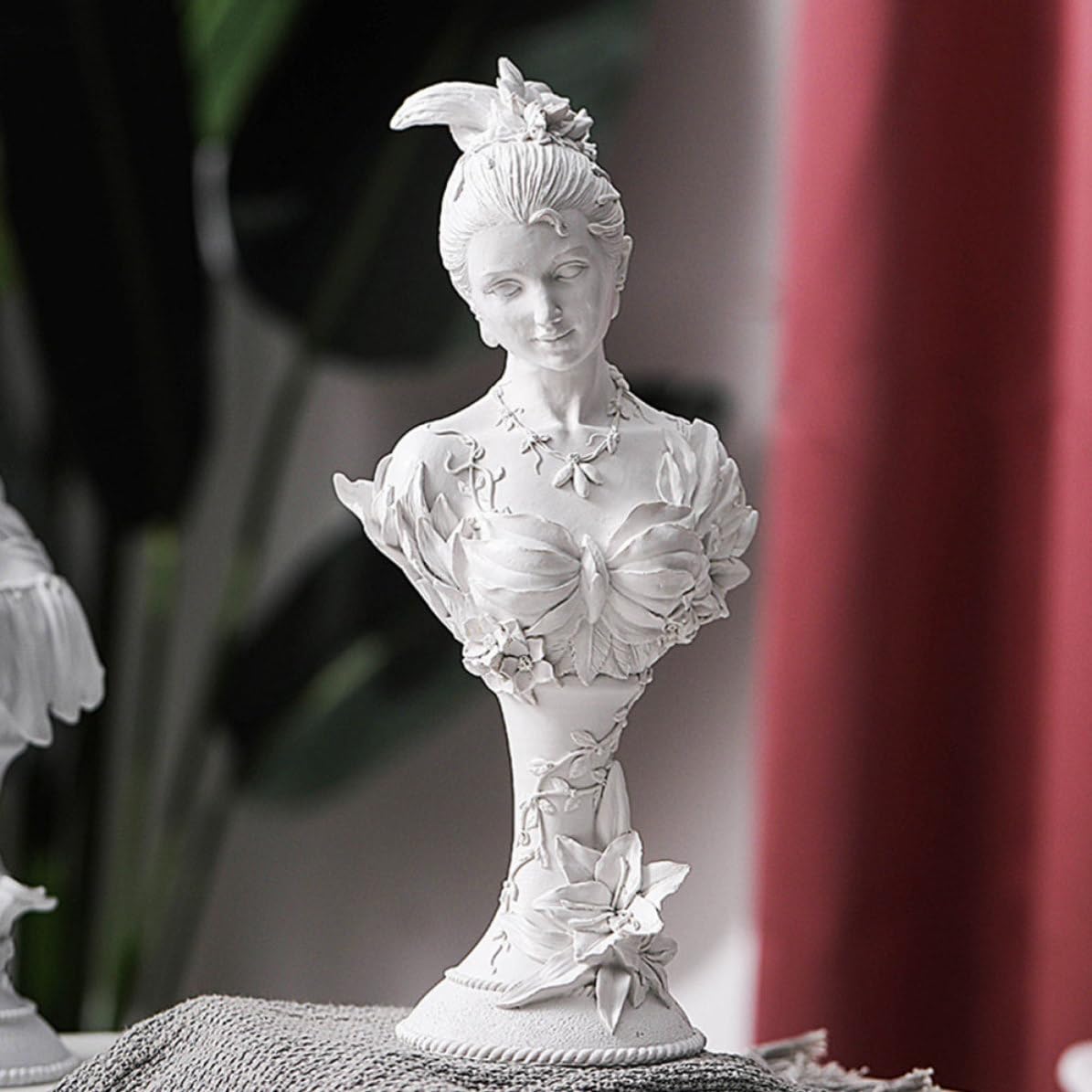 Dekorative Weibliche Harzfigur aus Kunstharz Nicht Verformbar Stabile Platzierung Elegante Heimdekoration und Einweihungsgeschenk für Frauen