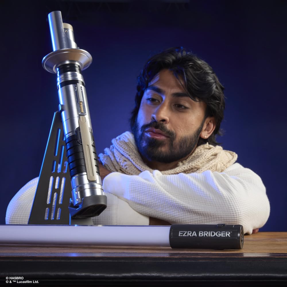 Star Wars Hasbro The Black Series, Spada Laser Force FX Elite di Ezra Bridger, Adatta per Collezionisti e Appassionati di Cosplay dei Supereroi, per Ragazzi e Ragazze dai 14 Anni in Su