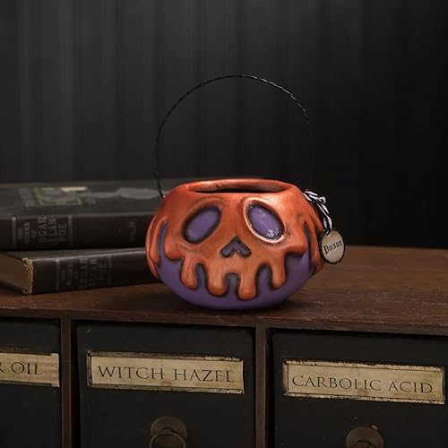 Bethany Lowe Pequeña manzana morada con cubo de veneno naranja