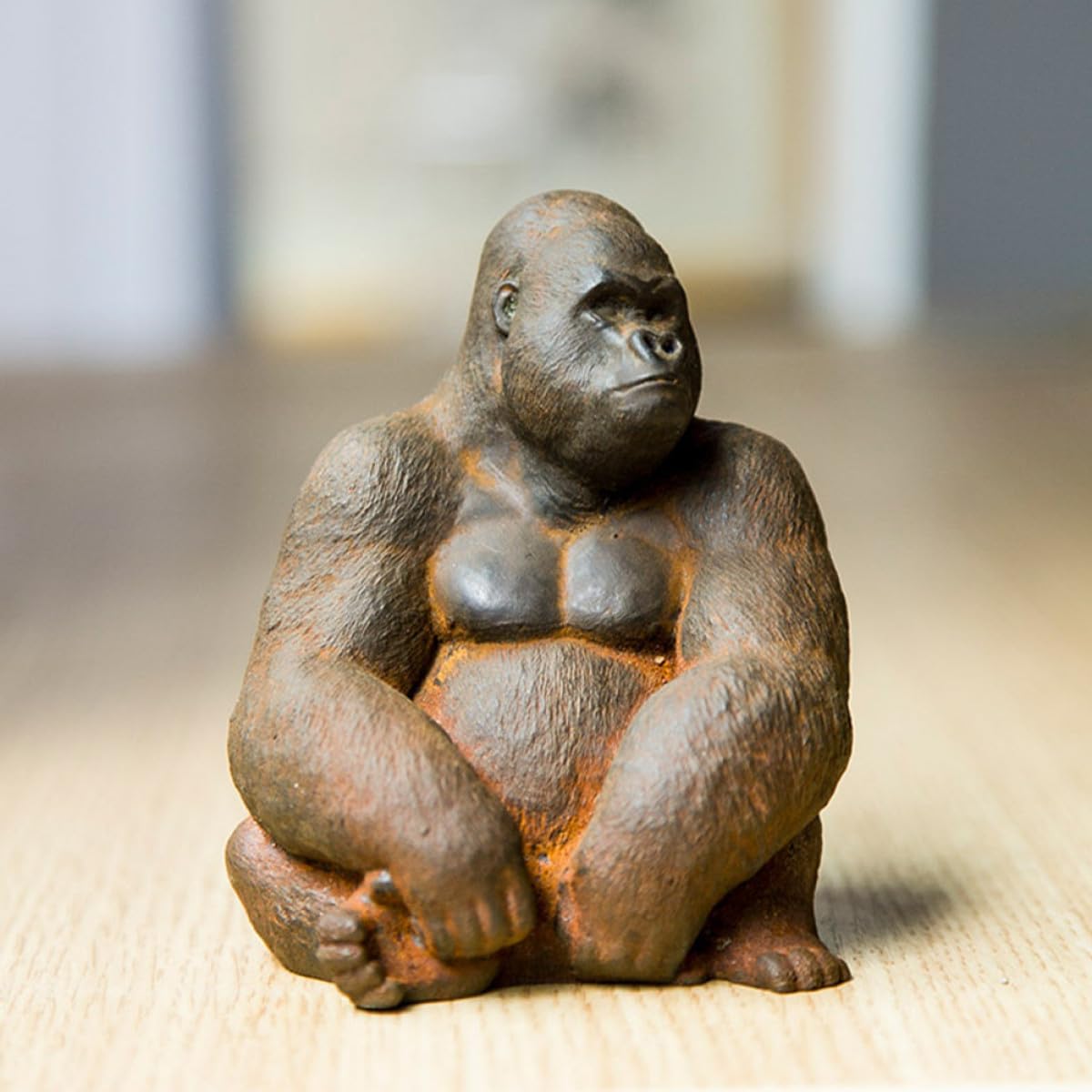 NUOBESTY Eiserne Miniatur Gorilla Statue Vintage Tierfigur aus Robustem Eisen Kreative Deko für Wohnzimmer Büro und Sammler Stabile Tischskulptur mit Rustikalem Charme