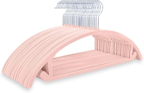 MIZGI Paquete de 30 perchas de terciopelo de alta calidad, antideslizantes, sin hombros, ganchos cromados, ropa que ahorra espacio, forma redondeada