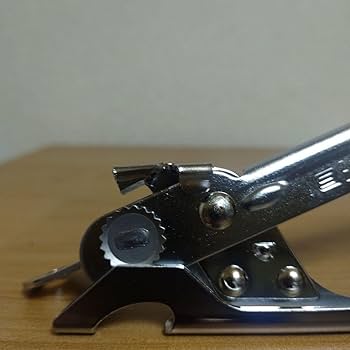 缶切り機　昭和レトロ 缶切り 歯車式缶切り 昭和レトロ の通販 by 123abc shop｜ラクマ
