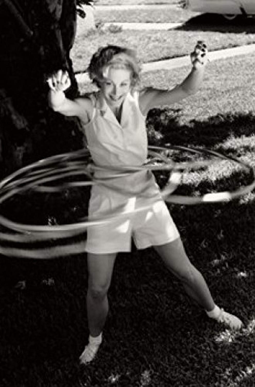 Amazon.com: Posterazzi Young woman spinning hula hoops Poster