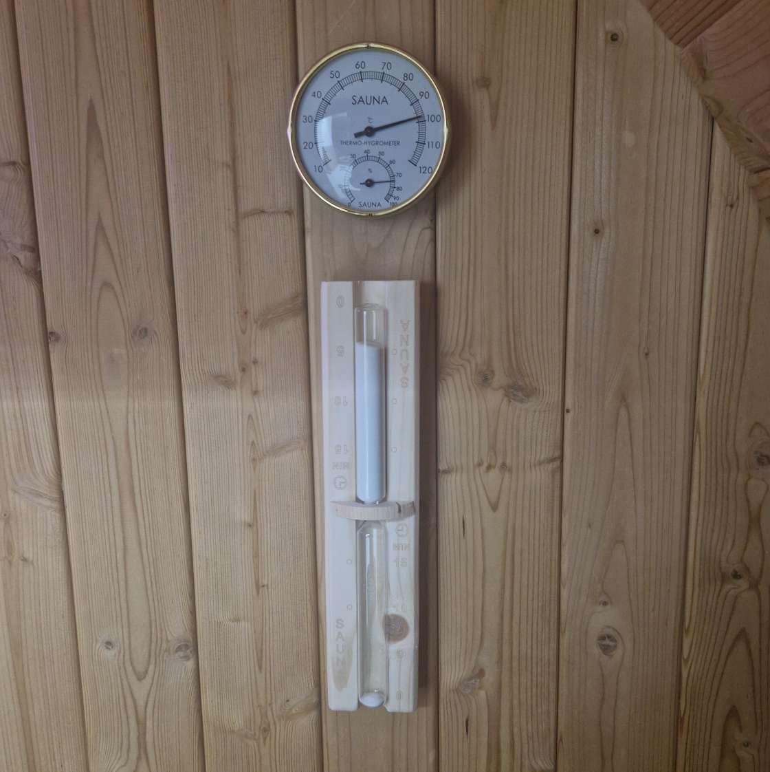 WELCON Easyheat Solo Outdoor - Sauna de barril para exteriores (120 x 120 x 194 cm, madera de abeto, 230 V, 3,6 kW, horno eléctrico, 1-2 personas, con piedras para sauna y cubo de infusión)