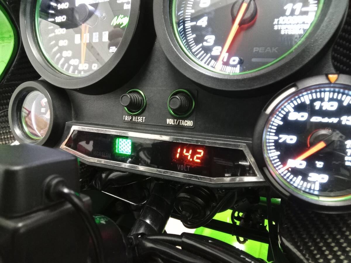 GPZ900R メーター Kawasaki GPZ900R純正メーターキロ表示 美品 GPZ900R