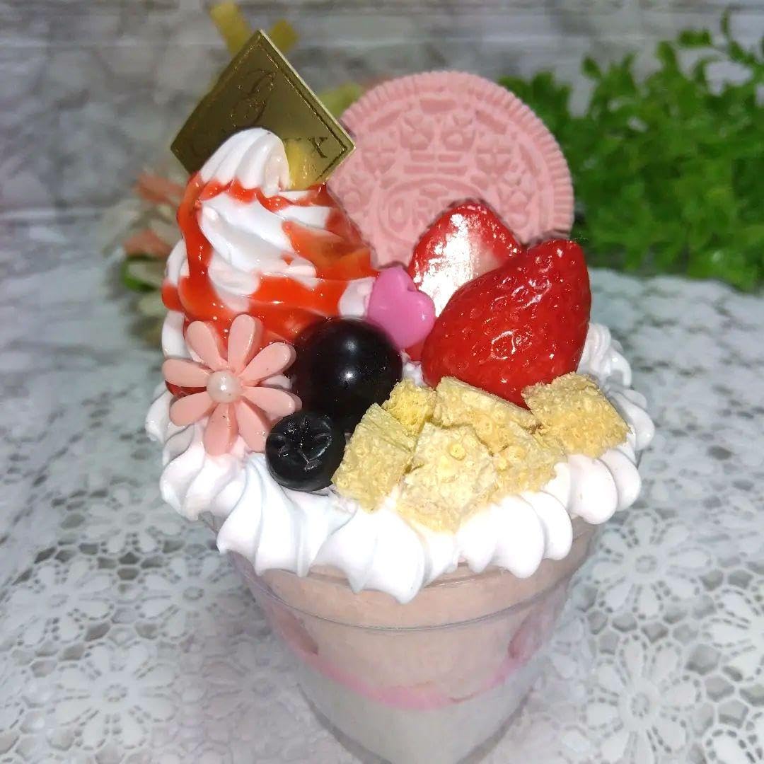Amazon.co.jp: フェイクスイーツリアルサイズハート型苺ケーキ