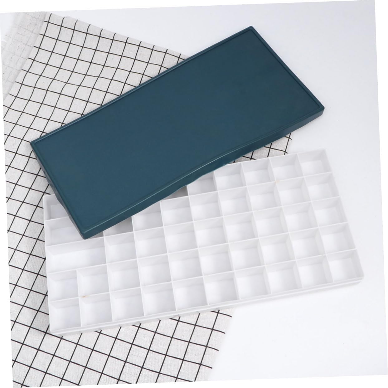 48grids Soft-Cover Paint Box Gouache Case Lightweight Paint Tray for Students for Watercolors and Oil Painting Convenient Painting Tool