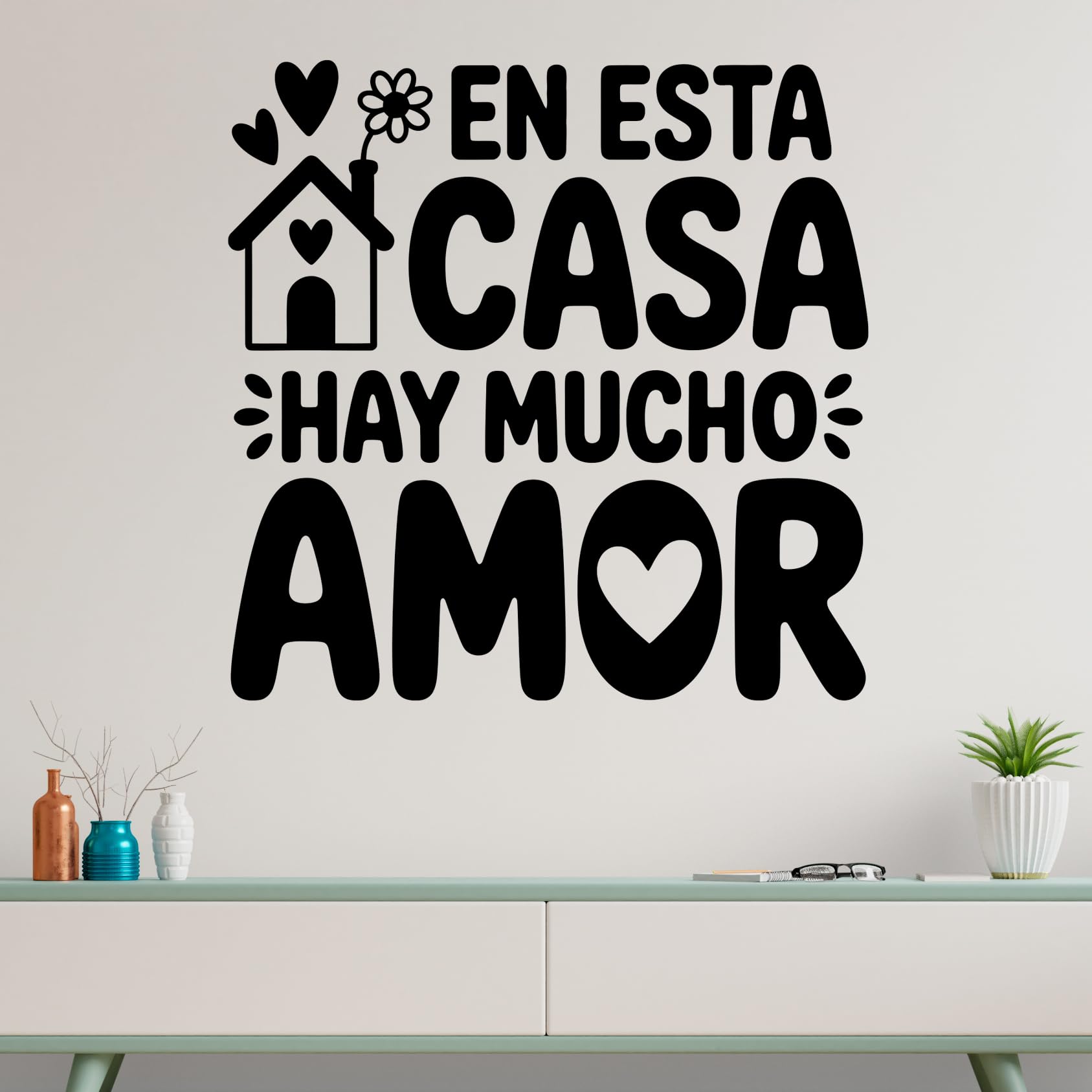 Vinilo Decorativo para Hogar con Frase Familiar "En Esta Casa Hay Mucho Amor", Adhesivo Inspirador para Salón, Dormitorio o Recibidor, Pegatina de Pared con Mensaje Positivo (Negro, 100 x 100 cm)