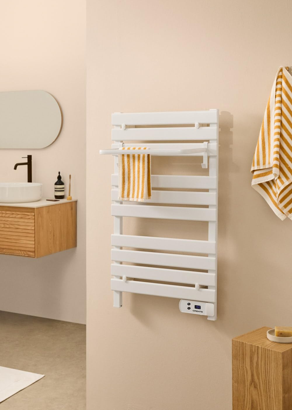 CREATE / Warm Towel 500W / Scaldasalviette Bianco con ripiano / 96,9x5x55 cm/per Pavimento o Parete, Timer, Schermo LCD, Basso consumo, termostato