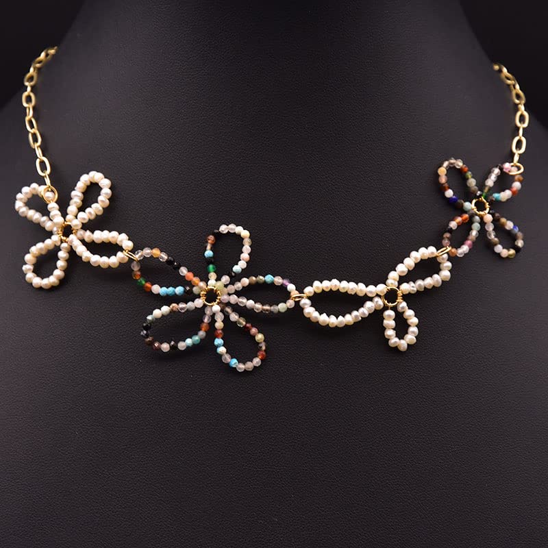 Collier fleurs perles naturelles et gemmes colorées design irrégulier chic
