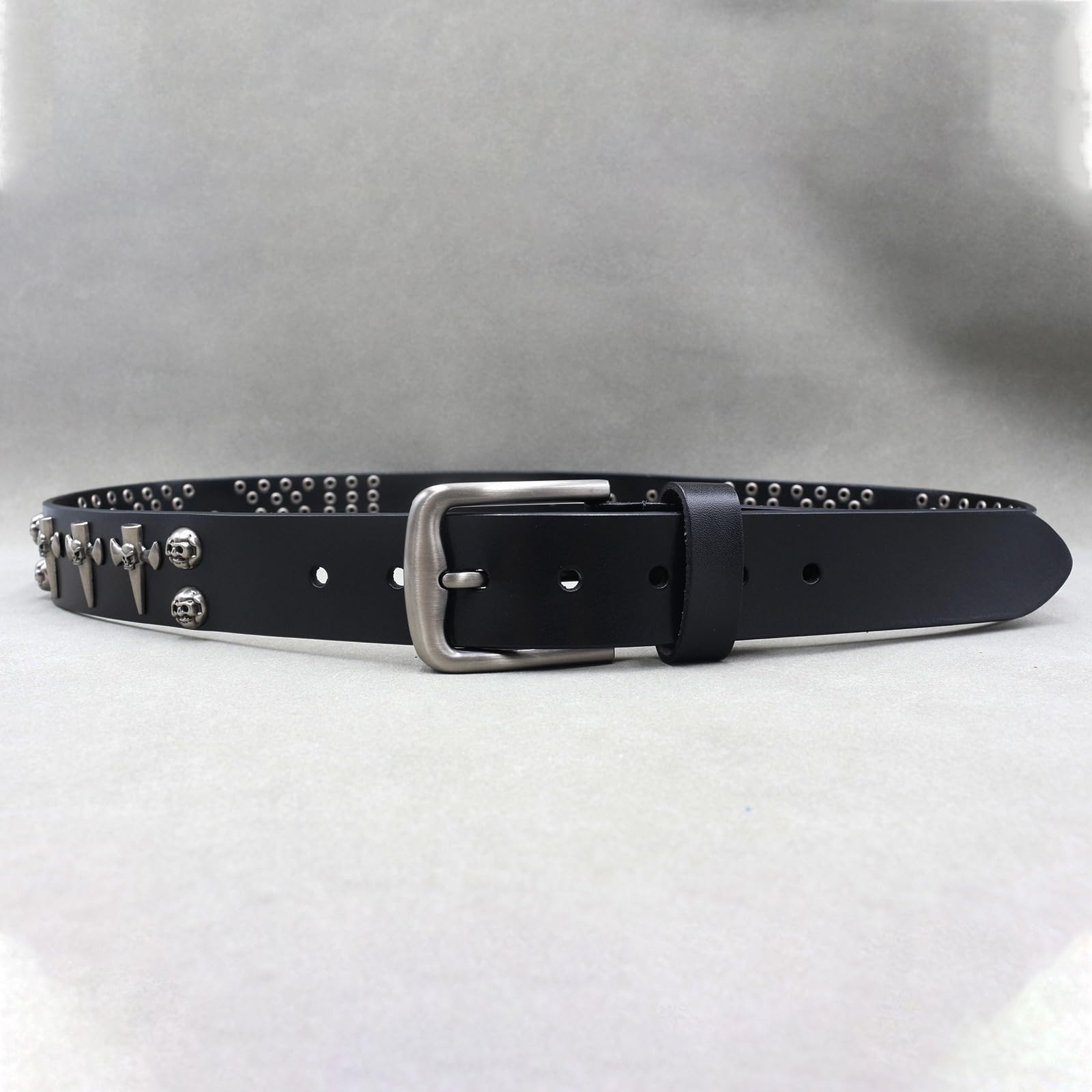 Punk-Style Gürtel mit Kreuz und Nieten-Totenkopf - Echtleder Gürtel für Herren, Vielseitiges Totenkopf-Nietengürtel, Passt zu Jeder Outfit-Kombination(105cm/41, Black)