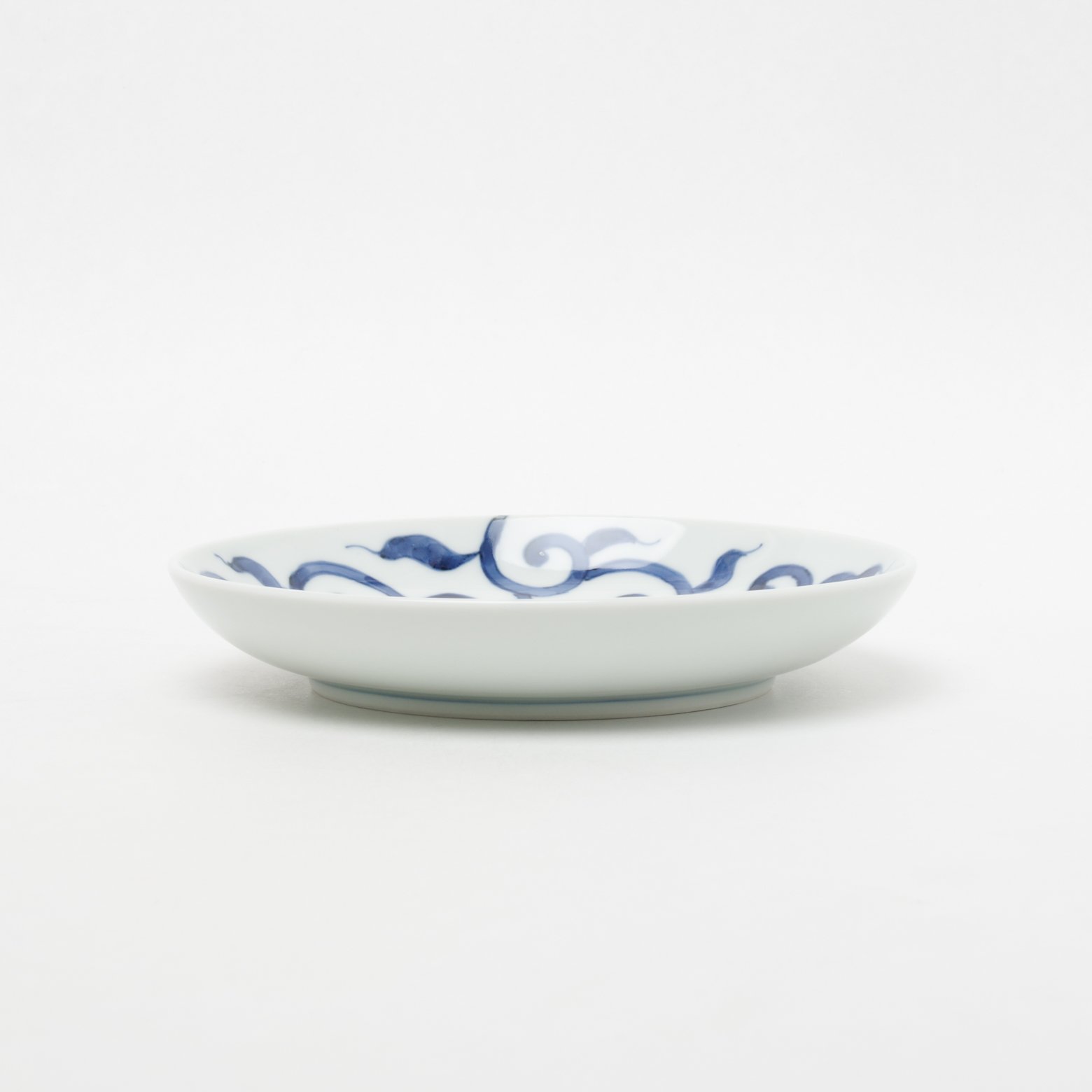 Amazon｜有田焼 染付 凡唐草 5寸多用皿 15cm そうた窯 sta0496｜小皿