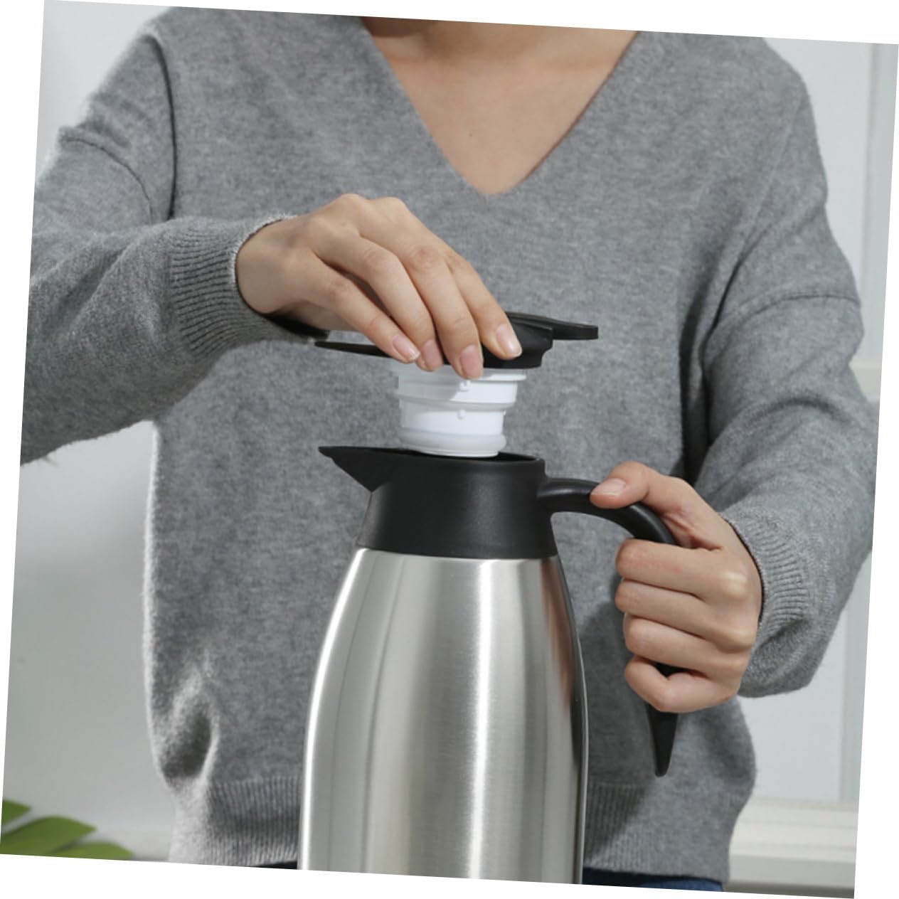 Stainless Steel Insulated Thermal Carafe Hot Water Bottle for Home Camping Design Keeps Drinks Hot for Hours for Tea Coffee