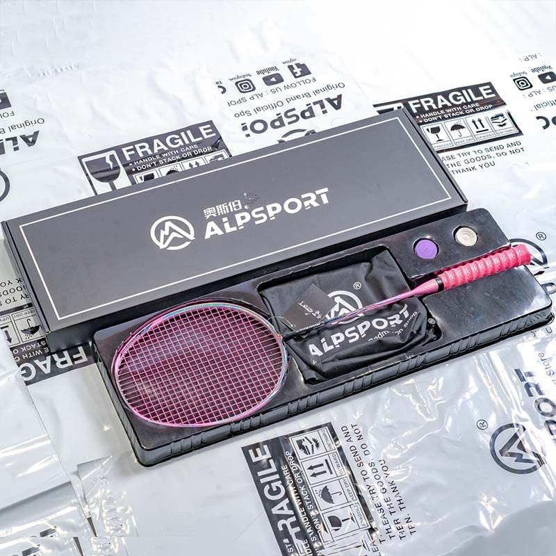 Raqueta de bádminton profesional de fibra de carbono súper ligera de 8U, 62 g, máx. 32 libras, G4, con bolsa de cuerda gratis (1 caja rosa)