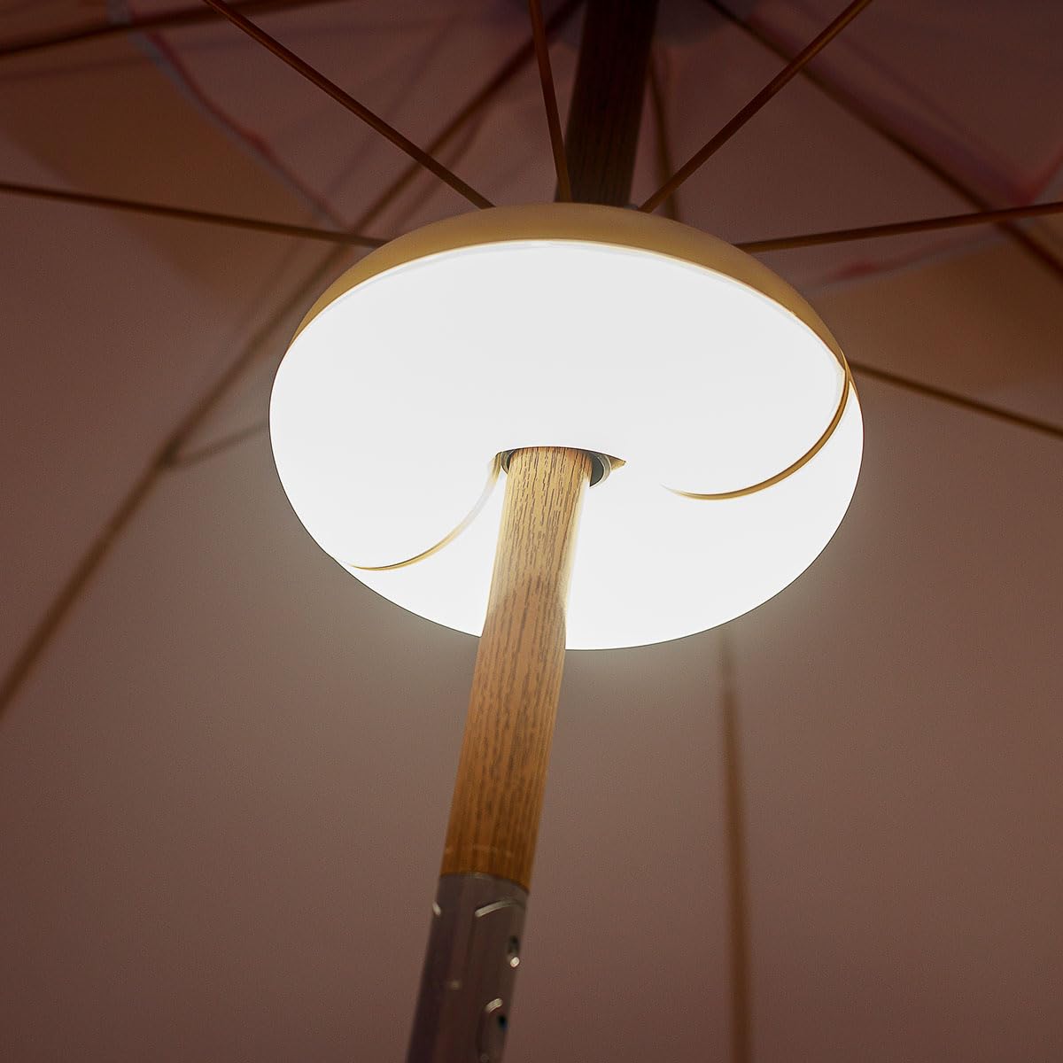 Garden Center Shop | New Garden Bombilla Portátil Recargable LIMA | 20 h Autonomía | Imán + Gancho | Luz Blanca Cálida | Ideal para Sombrillas y Camping