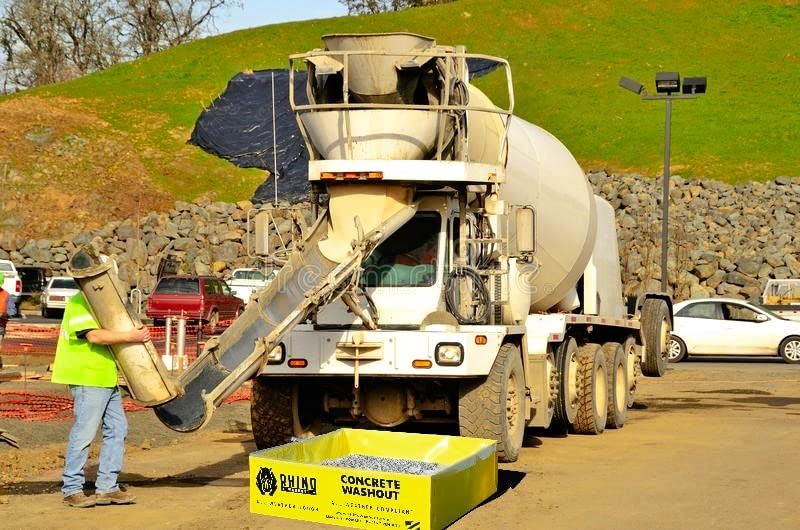 Image of Concrete Pump Placing Line System Cleanout Box by Rhino Washout Container Morter Stucco Shotcrete All Weather Tough Corrugated Box with Poly Liner 4'x4'x14 (WOP-070SU)