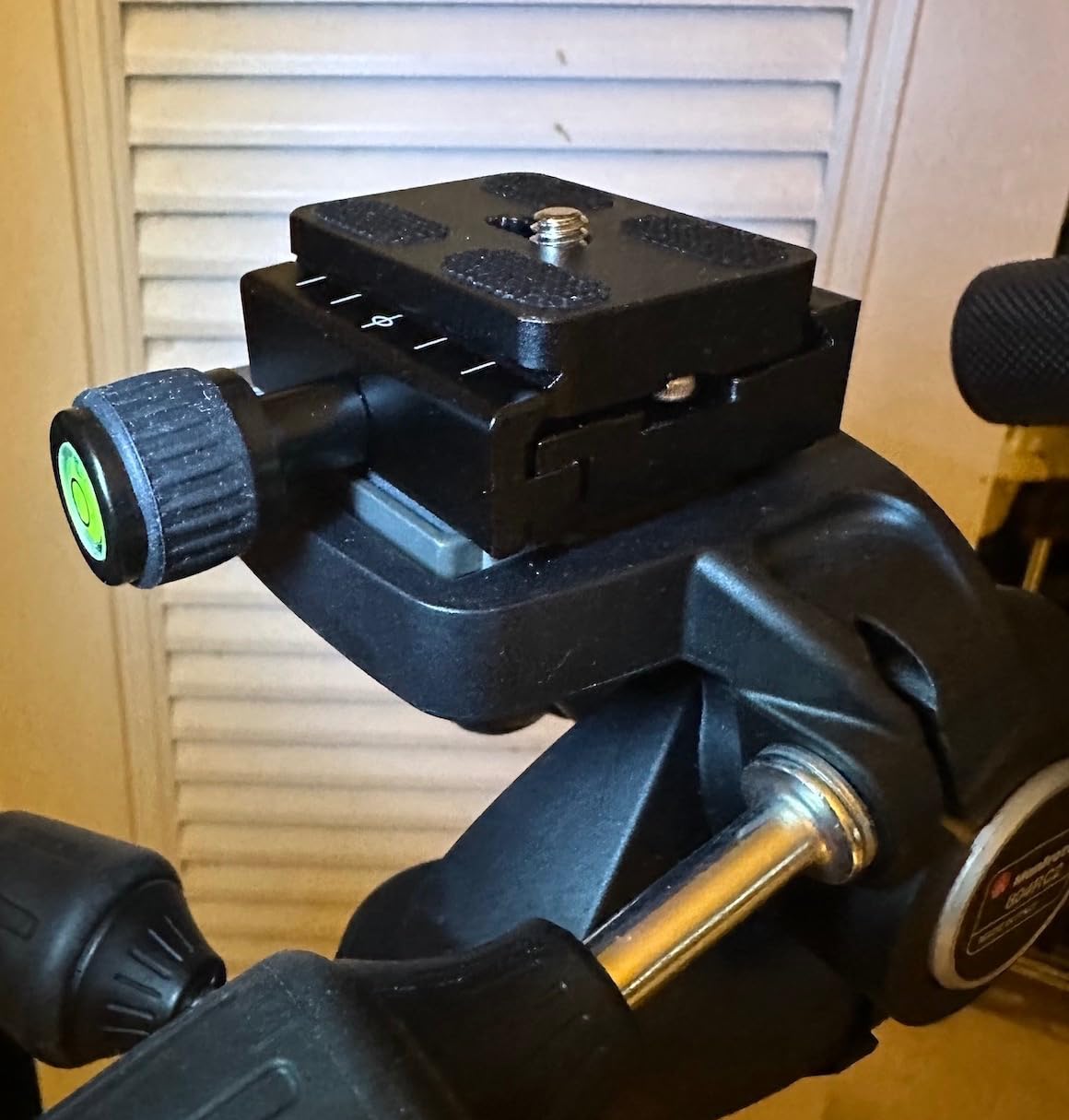 Works with Manfrotto 804RC2