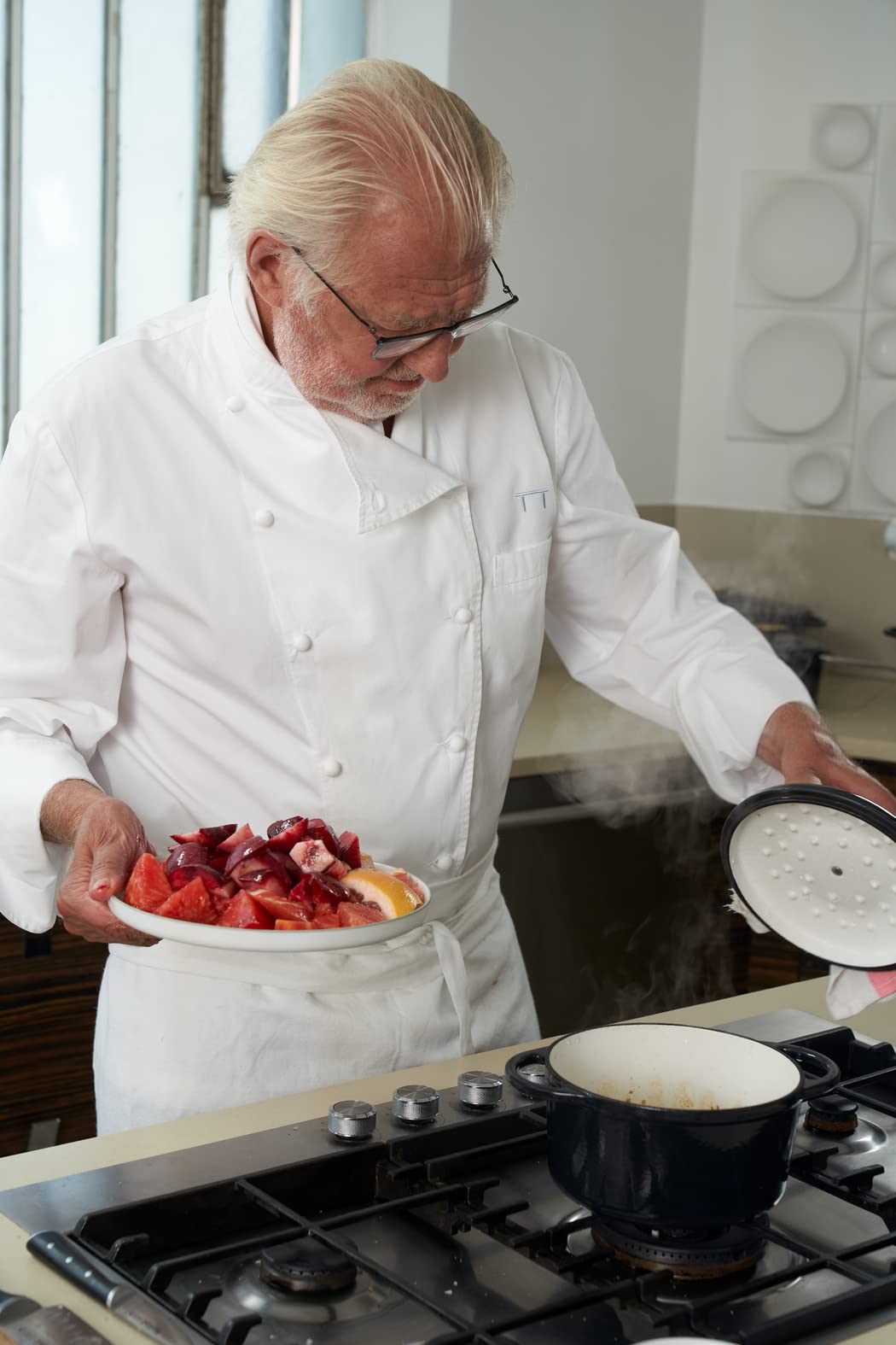Tefal Pierre Gagnaire Heritage Garnek z żeliwa stalowego 25 cm (5 l), indukcyjny, powłoka emaliowana, specjalna pokrywa kondensacyjna, zatrzymywanie ciepła, powolne gotowanie, błyszczący szary