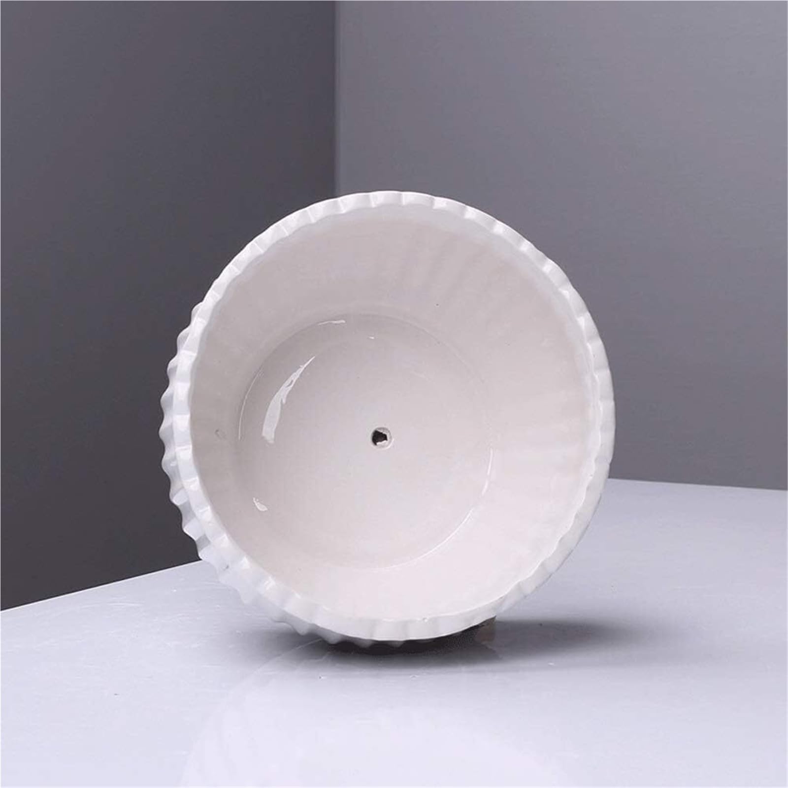 Doniczka w stylu vintage, wykwintna biała ceramiczna doniczka na kwiaty do użytku na zewnątrz, dekoracyjny pojemnik na rośliny, dekoracja ogrodowa (23,5 cm x 14,5 cm)