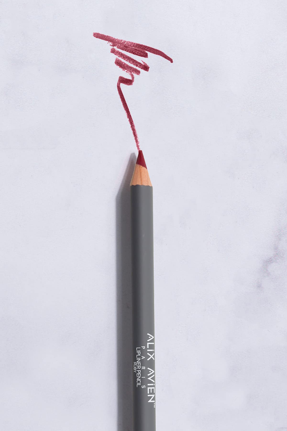 ALIX AVIEN Uzun Süre Kalıcı Dağılma Yapmayan Nemlendirici Dudak Kalemi - Lipliner Pencil Ruby